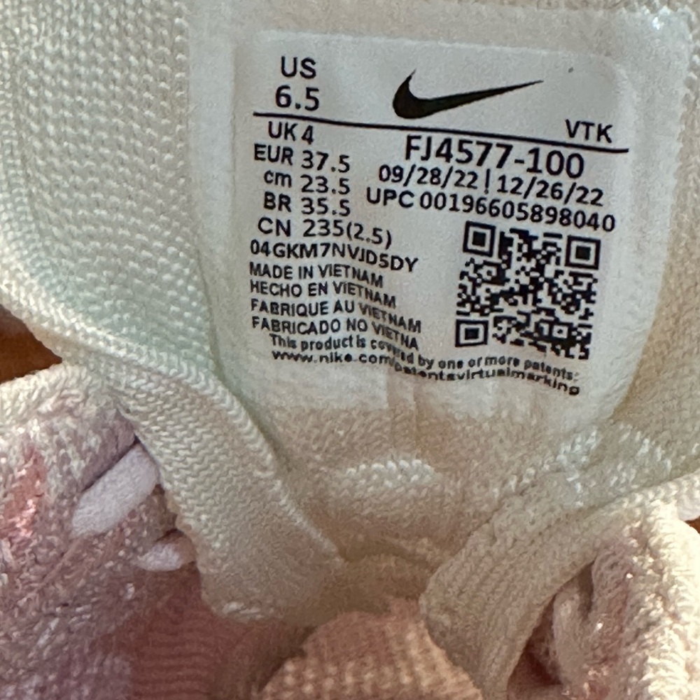 Nike Pink Athletic Running Shoes Breathable Design - Picture 5 of 10